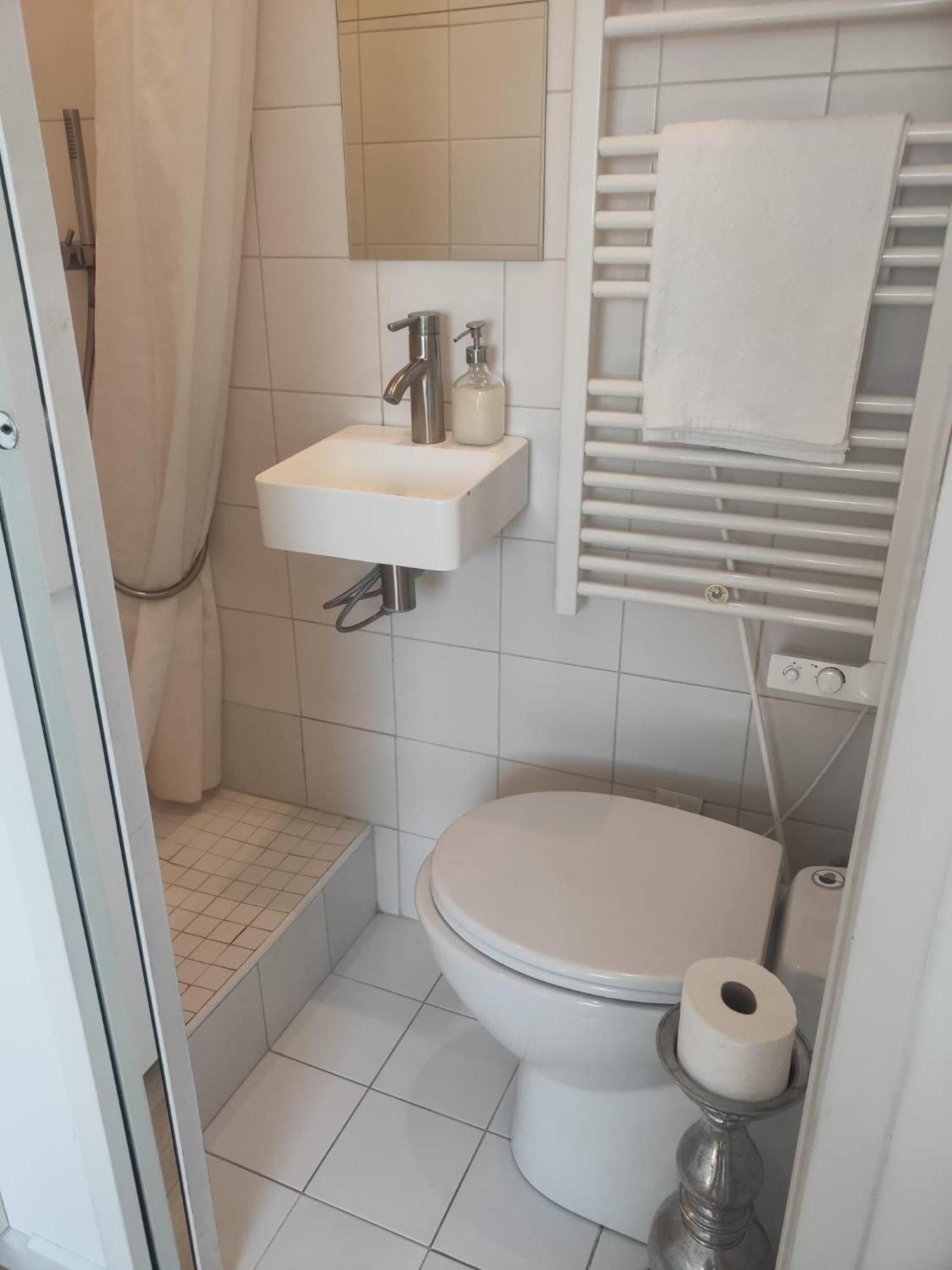 Apartment Coeur De Emplacement Exceptionnel Equipe Lumineux Calme Salle De Bains Place Maubert Ascenseur Climatisation